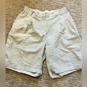 Urban Daizy women’s size L pinstriped shorts NWOT